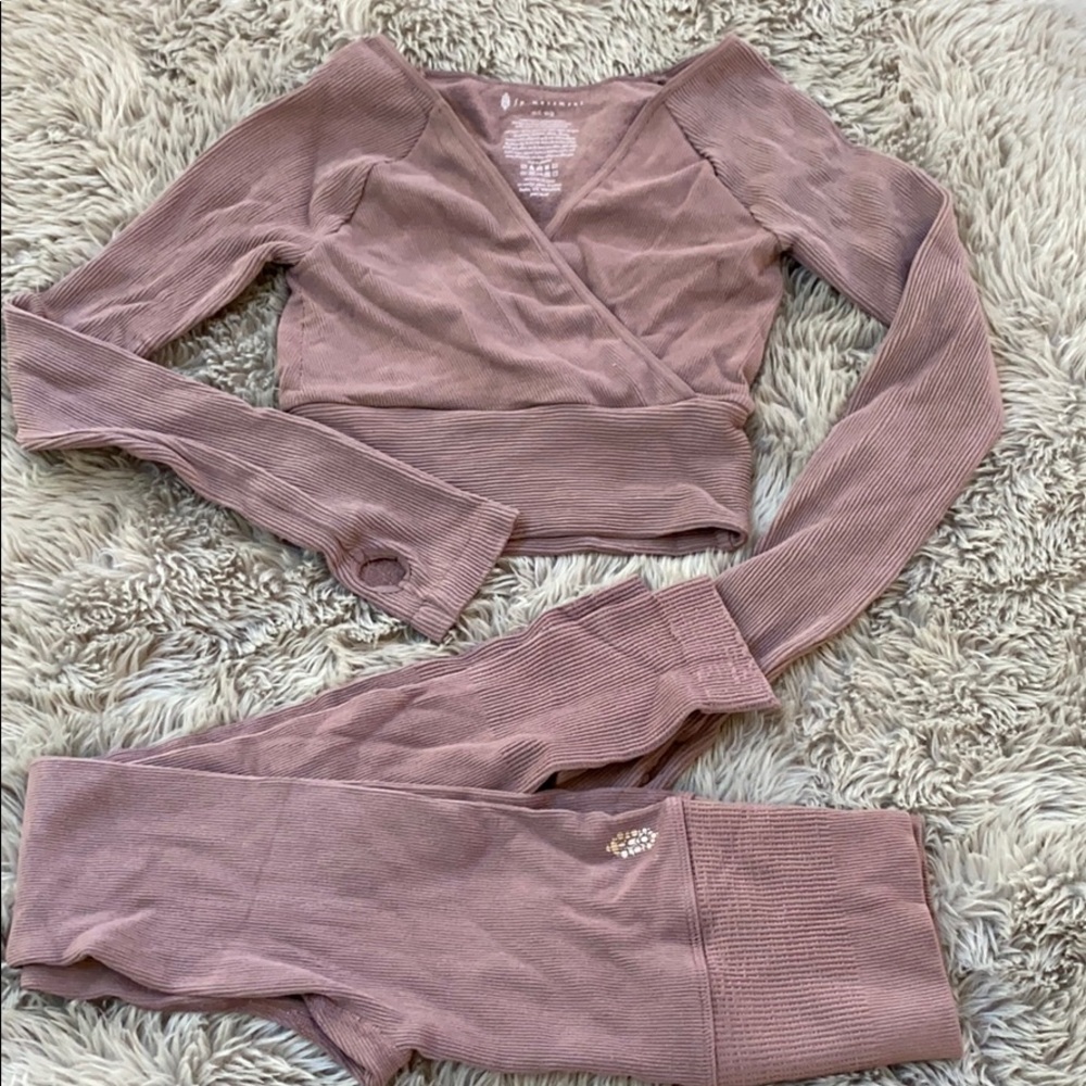 🌺Free people cross over yoga top with legging